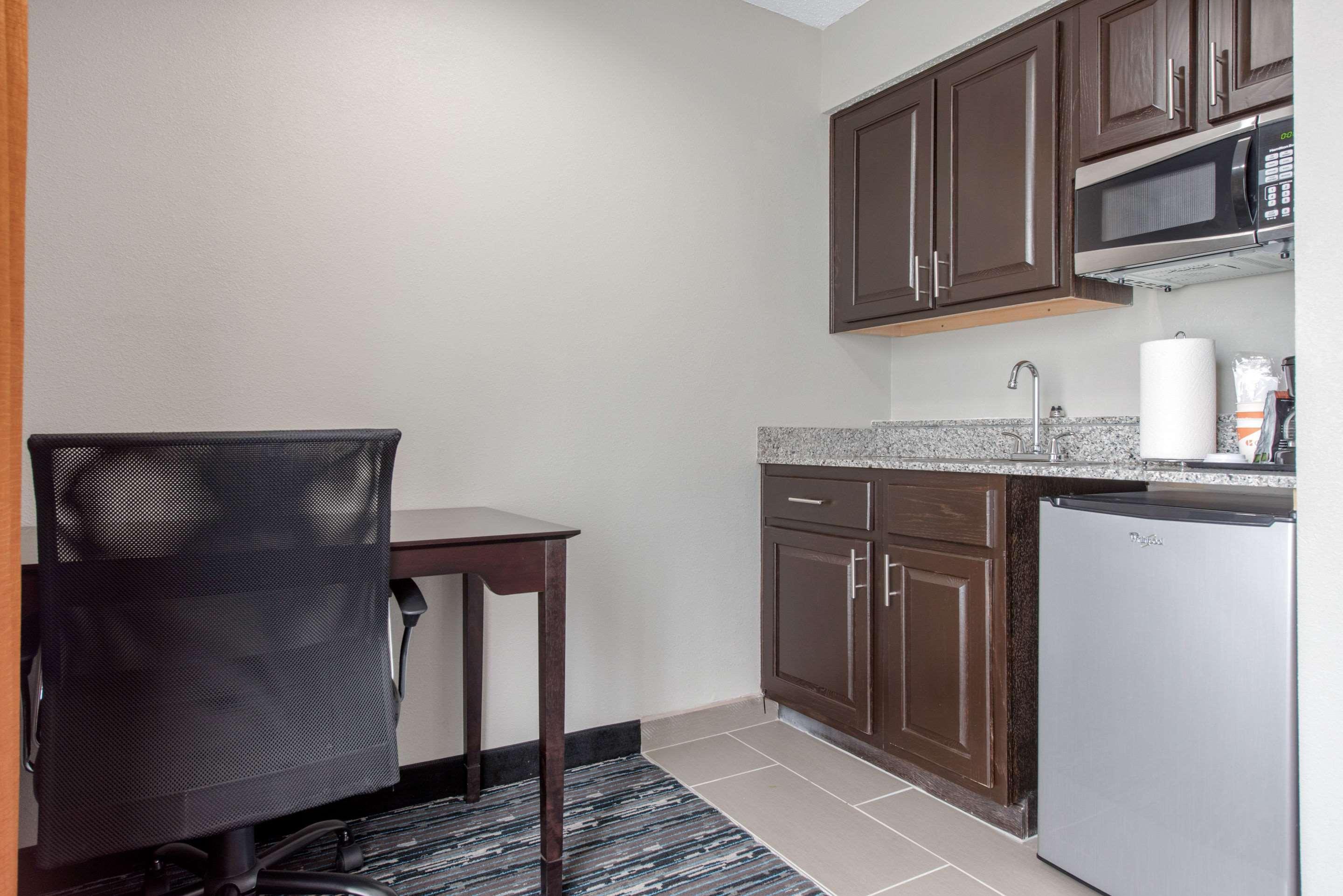 Quality Inn & Suites Brownsburg - Indianapolis West Exteriör bild