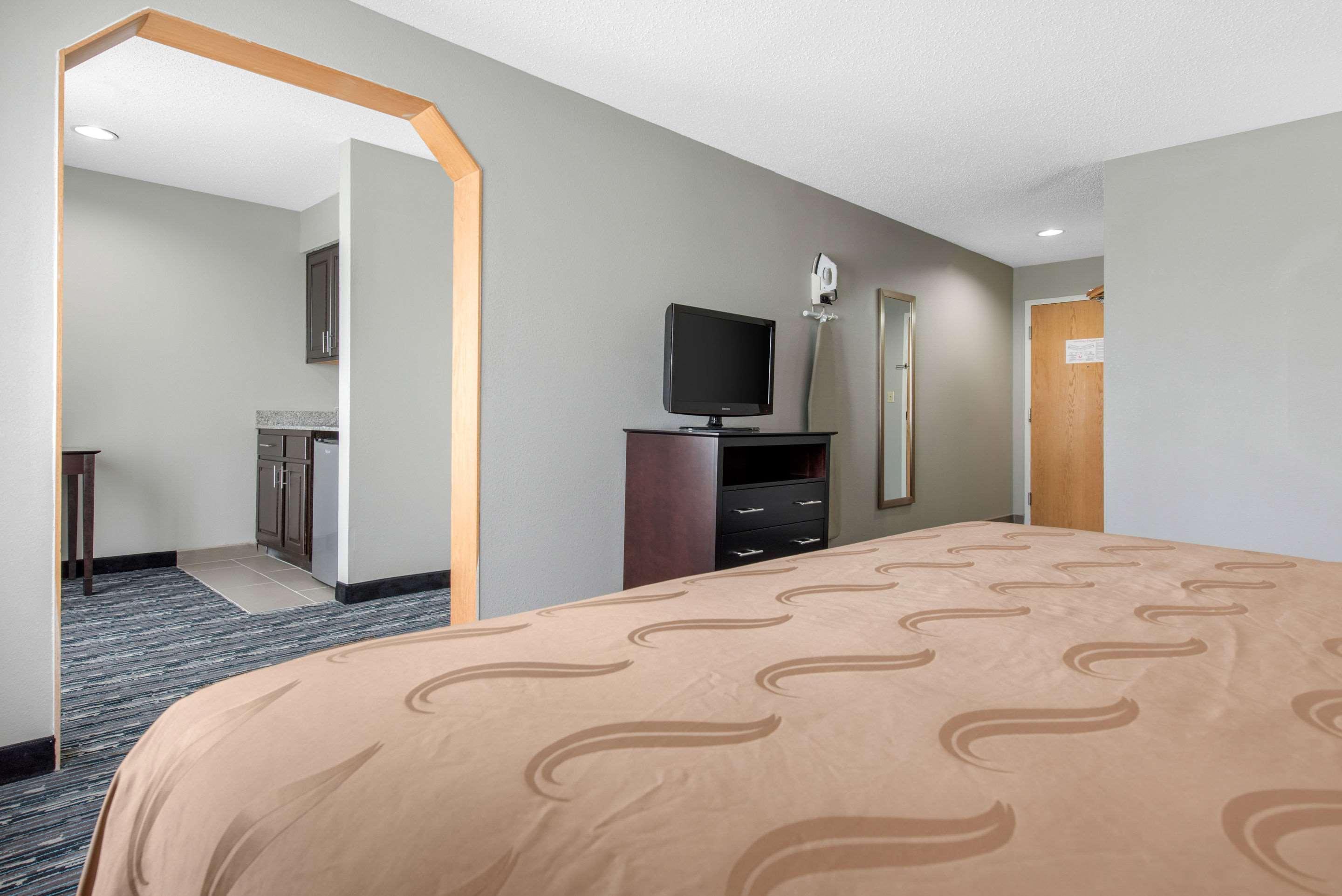 Quality Inn & Suites Brownsburg - Indianapolis West Exteriör bild