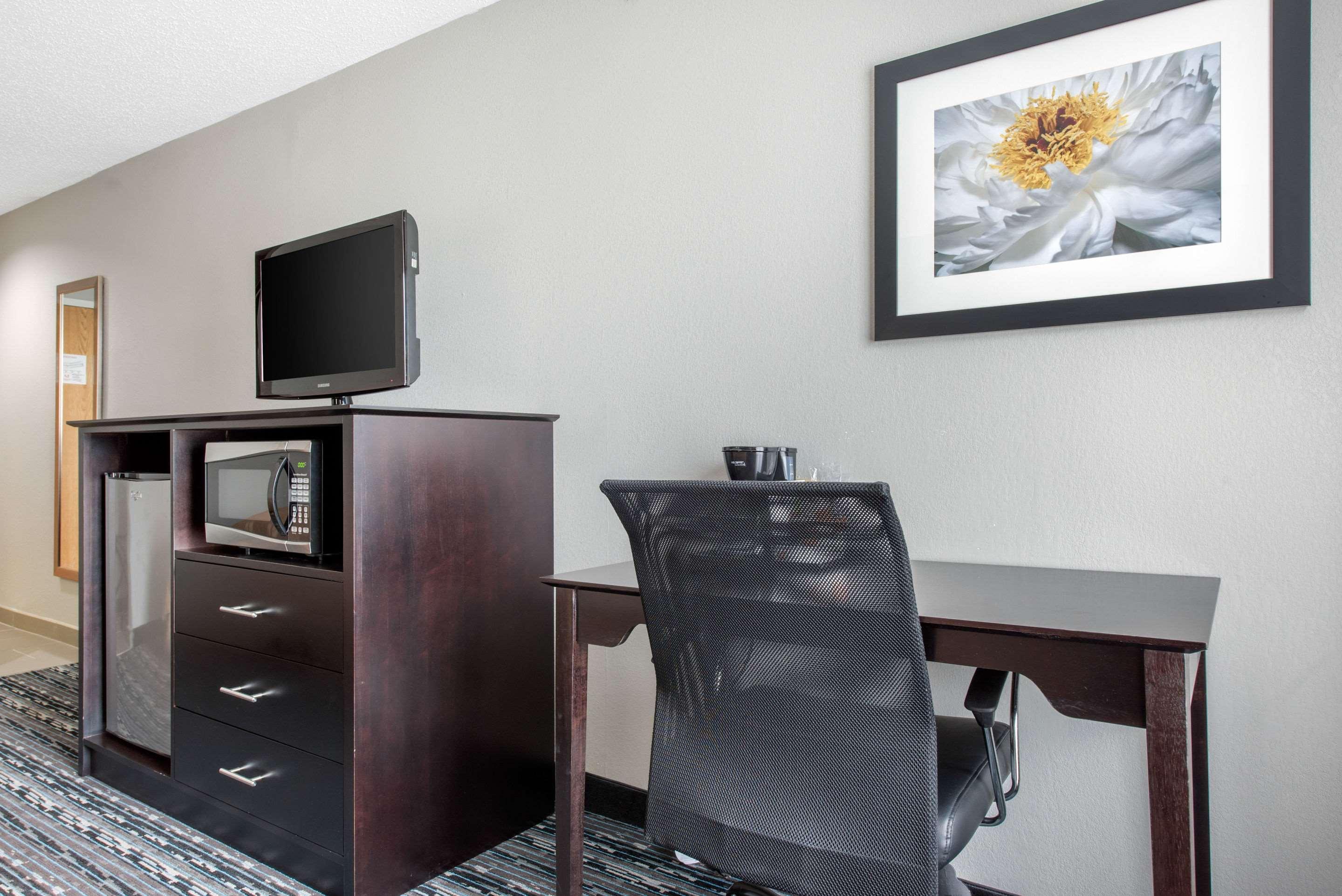 Quality Inn & Suites Brownsburg - Indianapolis West Exteriör bild