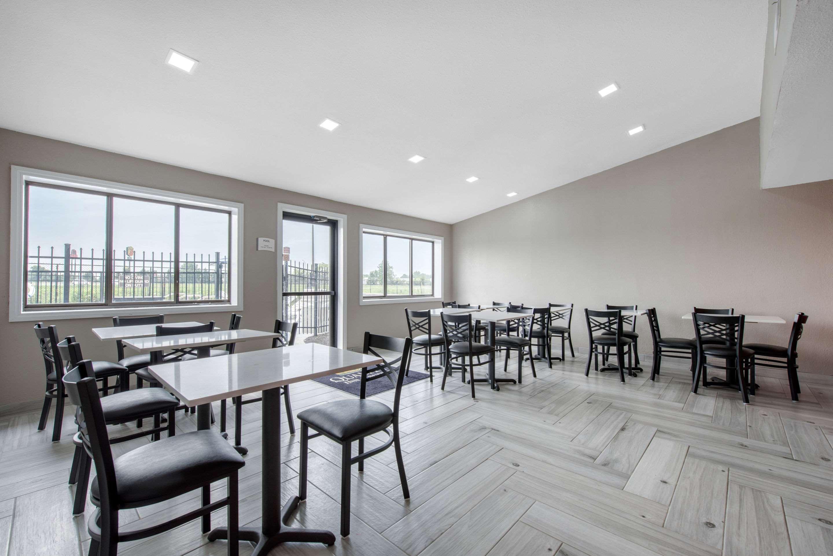 Quality Inn & Suites Brownsburg - Indianapolis West Exteriör bild