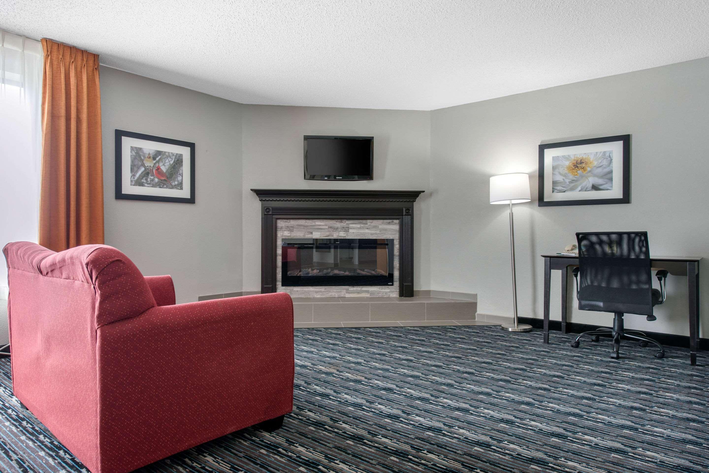Quality Inn & Suites Brownsburg - Indianapolis West Exteriör bild