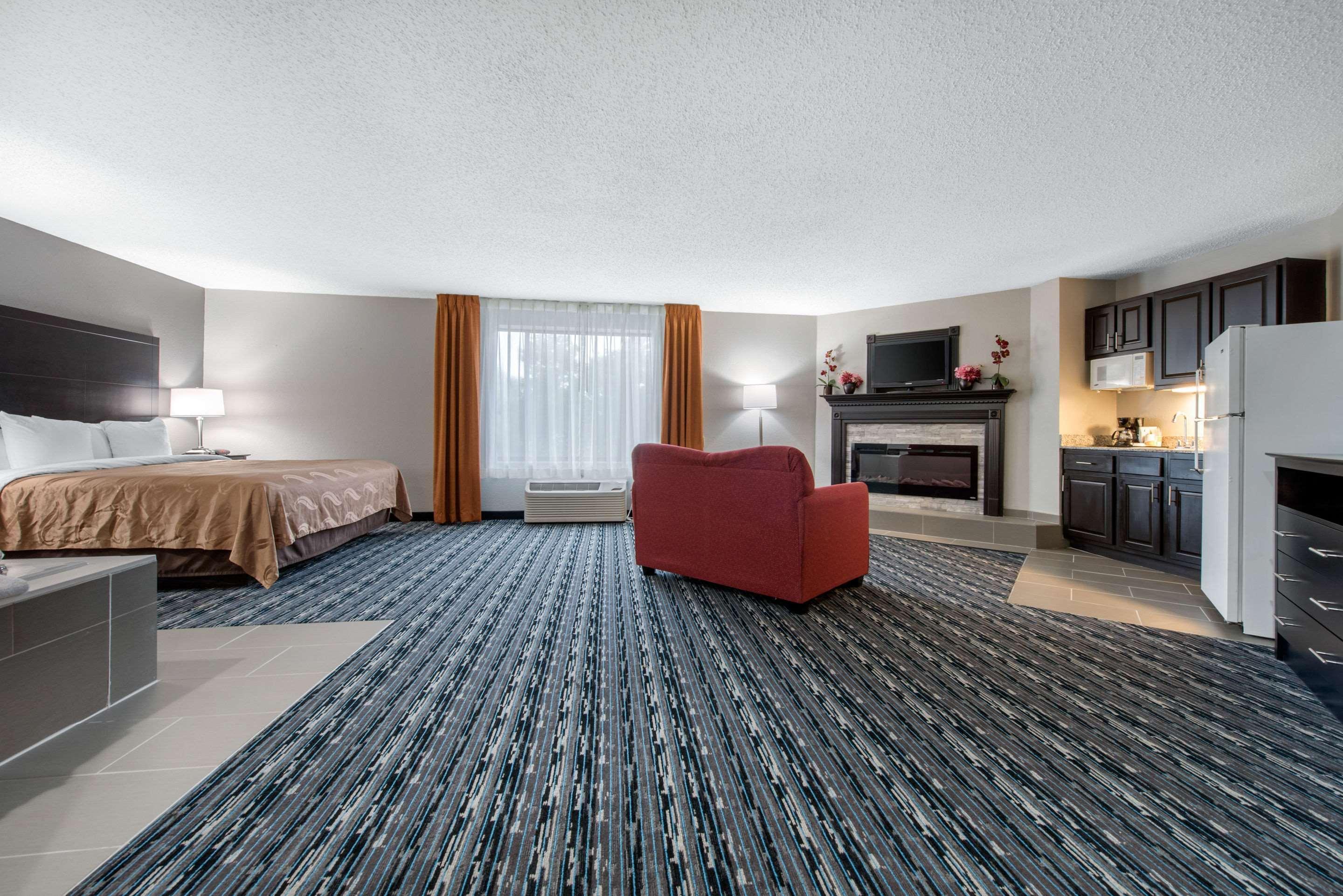 Quality Inn & Suites Brownsburg - Indianapolis West Exteriör bild