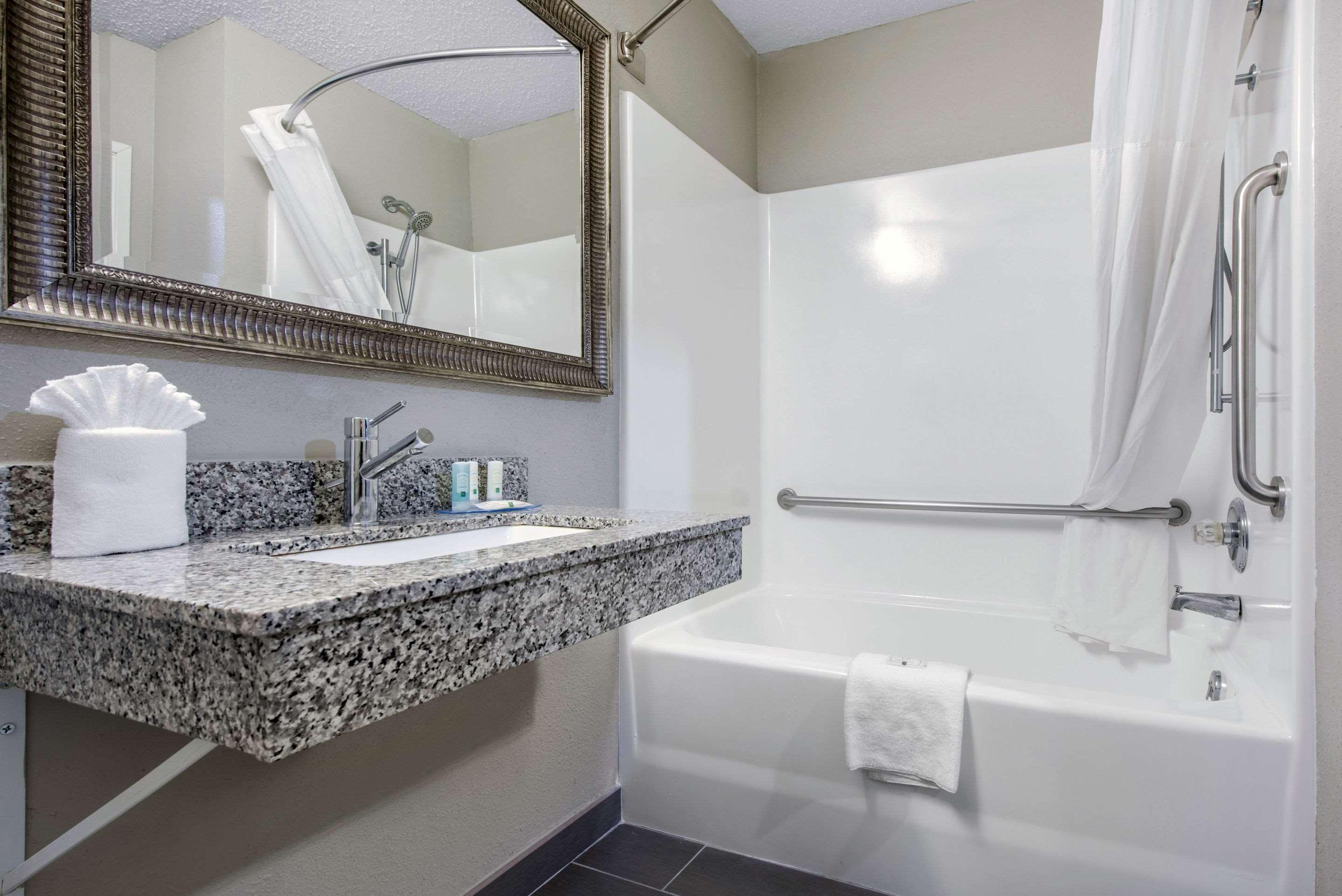 Quality Inn & Suites Brownsburg - Indianapolis West Exteriör bild