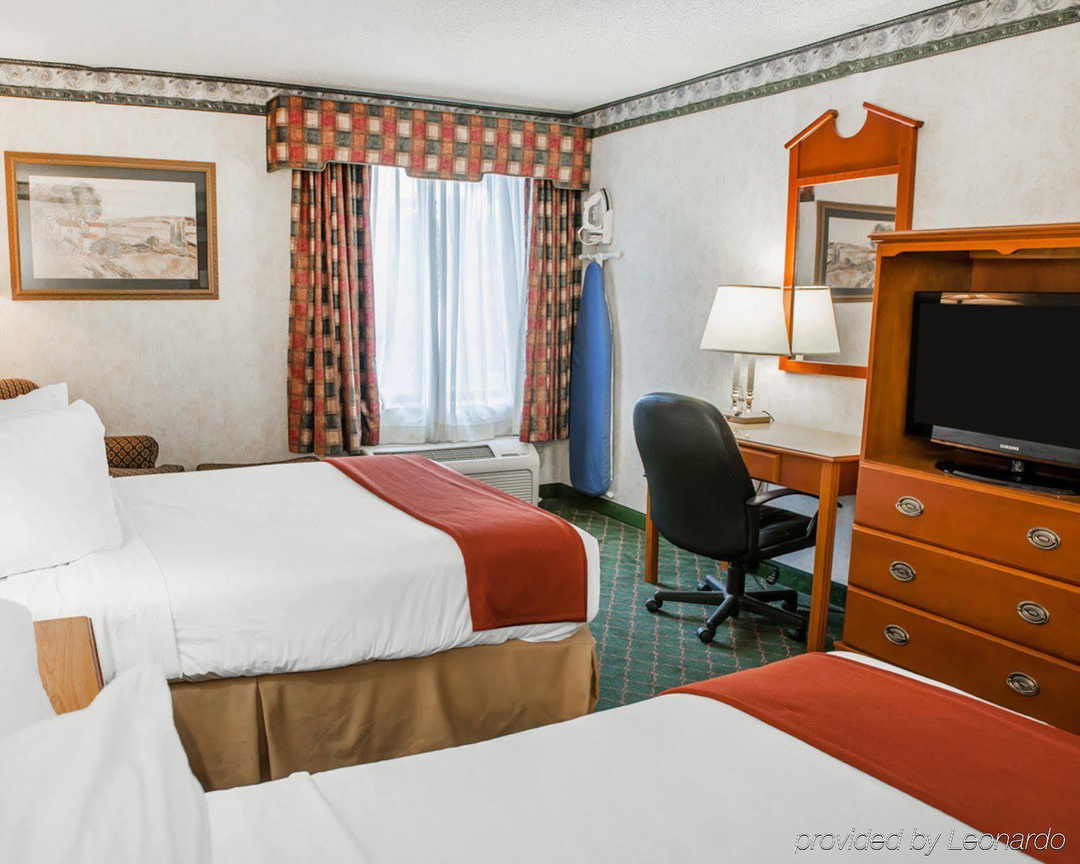 Quality Inn & Suites Brownsburg - Indianapolis West Exteriör bild