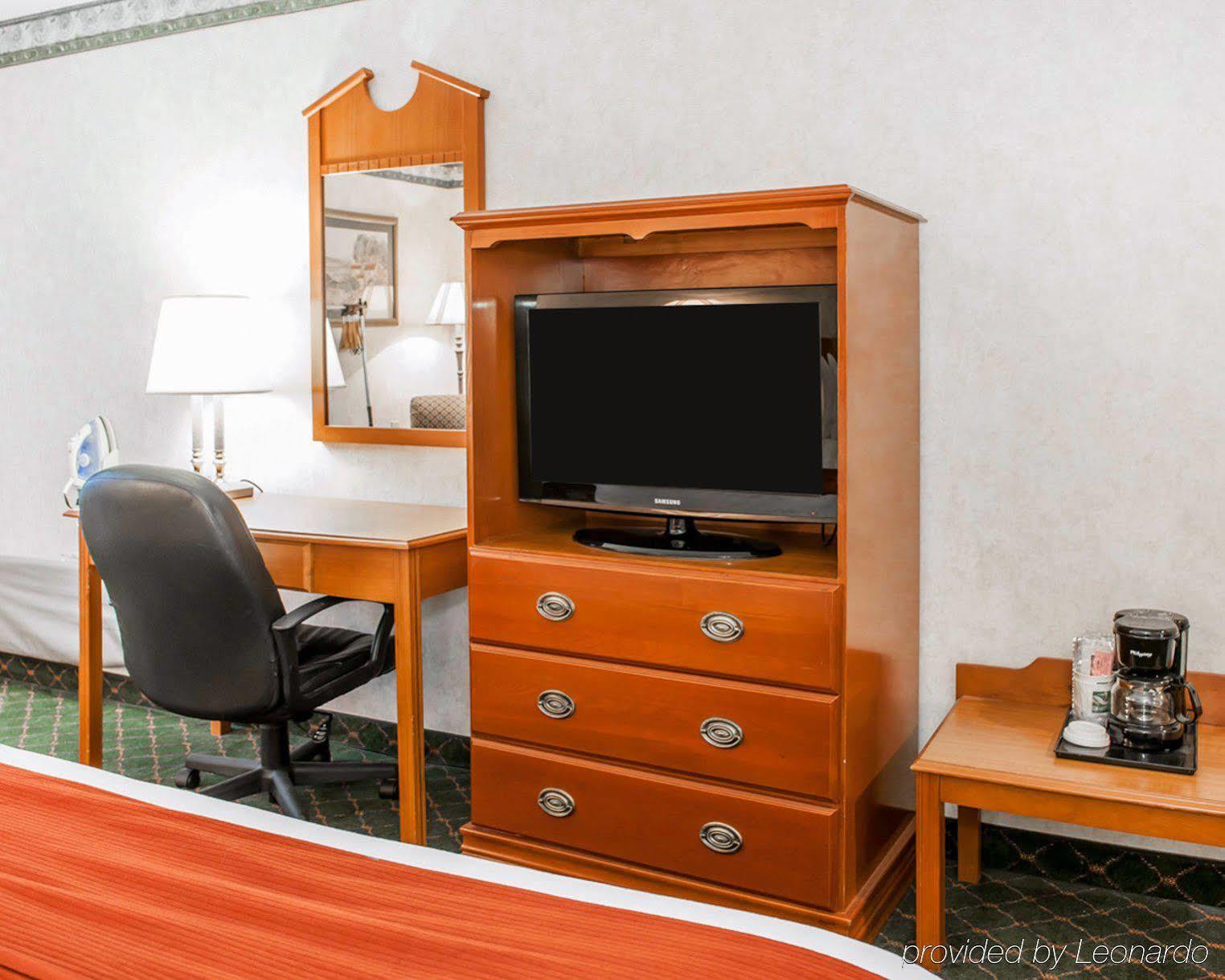 Quality Inn & Suites Brownsburg - Indianapolis West Exteriör bild