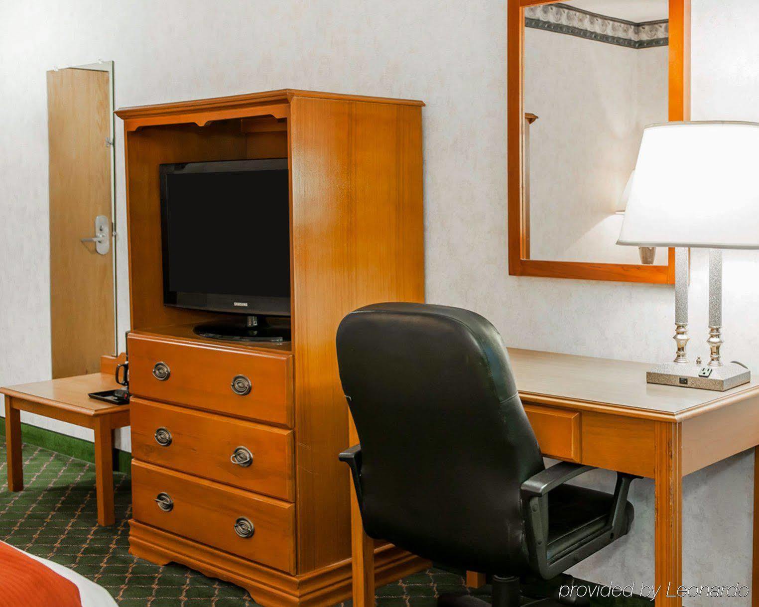 Quality Inn & Suites Brownsburg - Indianapolis West Exteriör bild