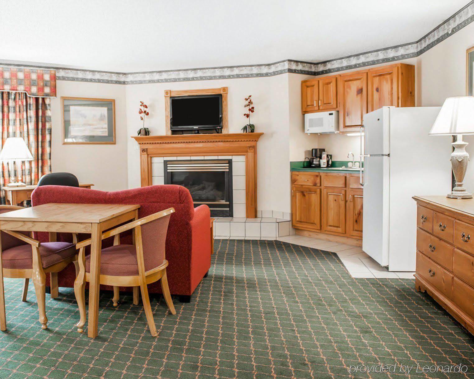 Quality Inn & Suites Brownsburg - Indianapolis West Exteriör bild